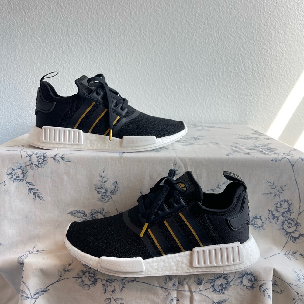 Adidas Originals Women's NMD_R1 Sneaker, Black/ Gum, Size 9.5